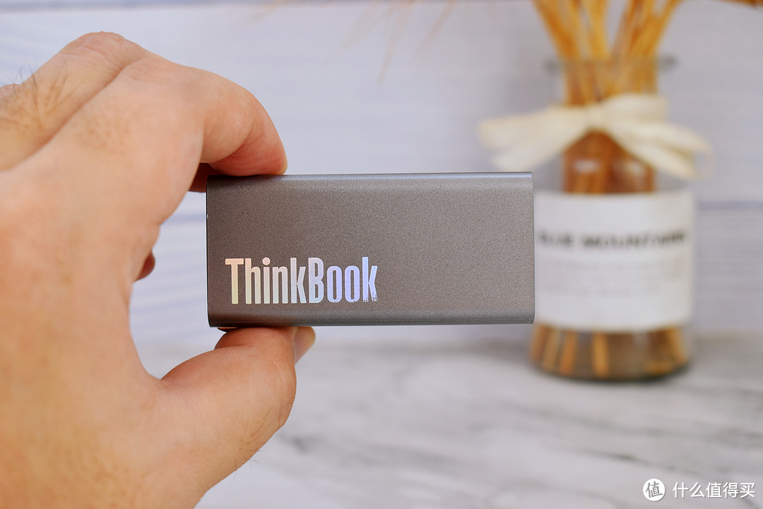 联想ThinkBook氮化镓双口口红电源65W：一个小小的充电头，Hold住所有数码产品，混合办公非它莫属