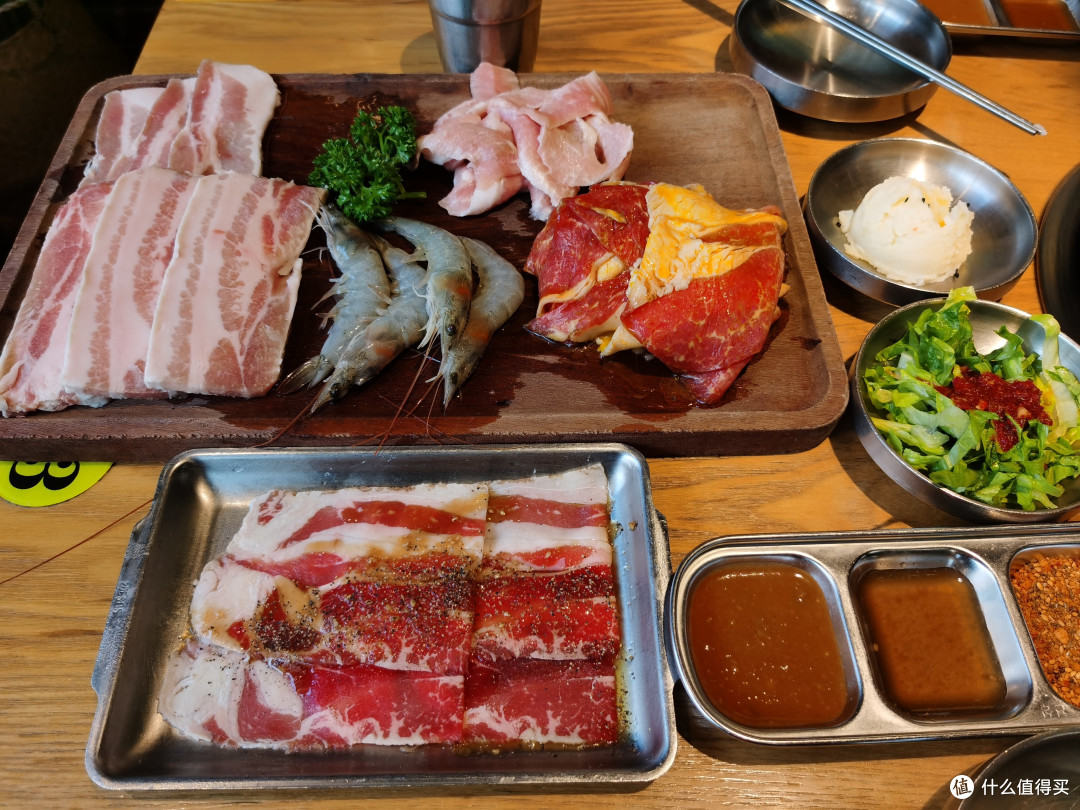 不限量大口吃肉,韩式料理小吃享不停,爷们儿自助烤肉我看行