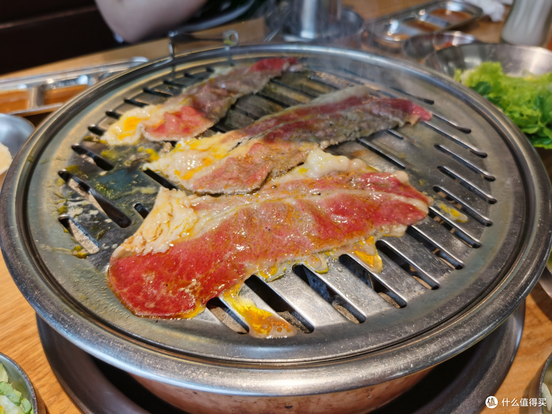 不限量大口吃肉,韩式料理小吃享不停,爷们儿自助烤肉我看行