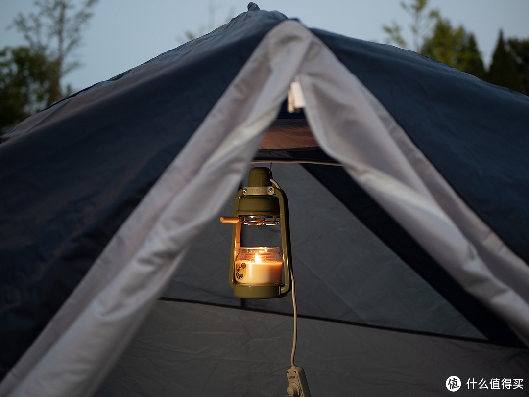 能照明？还很香！这盏灯来承包你的露营氛围感！