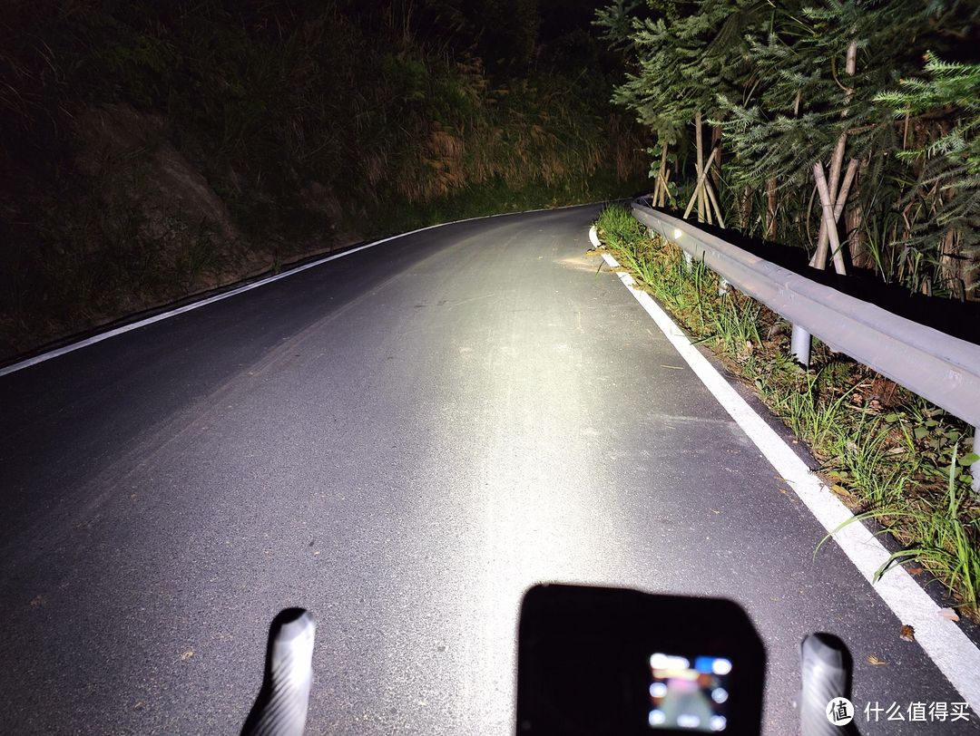 前行的路一片光明，长途、夜骑无敌级别的车灯：迈极炫RN3000