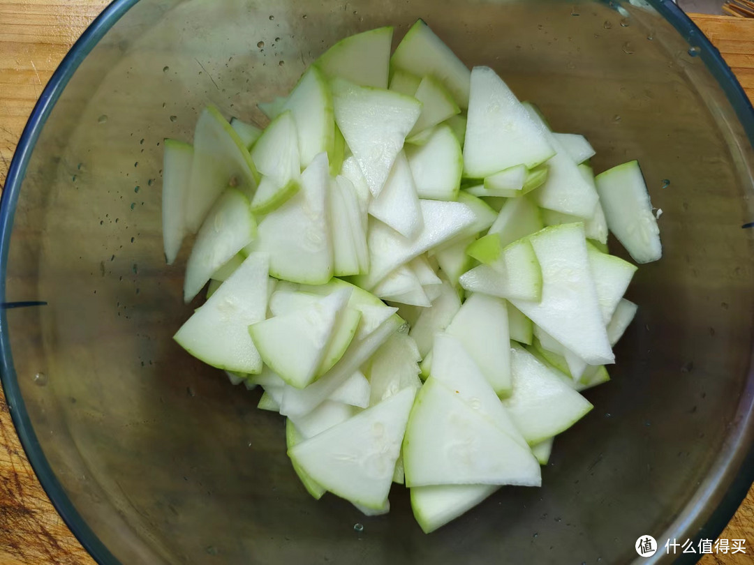 夏季生活里烹饪一道下饭菜，葫芦瓜清炒肉丝，口感既清淡又下饭！