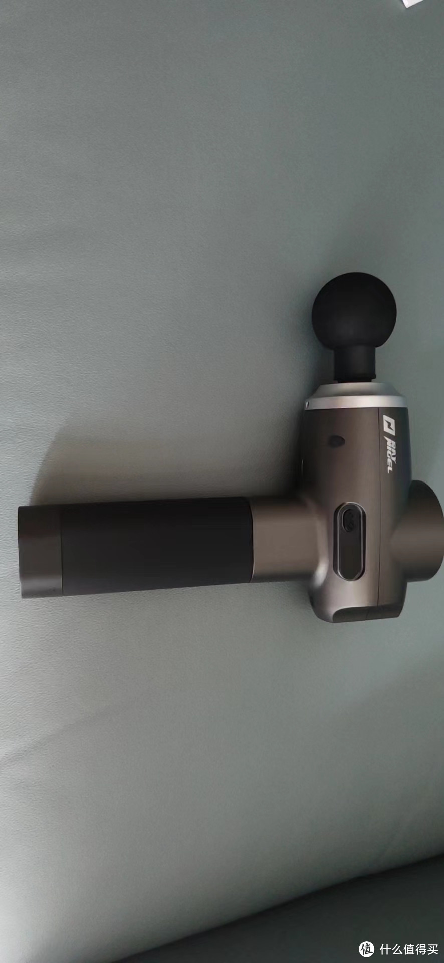 筋膜枪的球型头,实心结实,弹性十足,震动传导能力强,适用于全身大部分