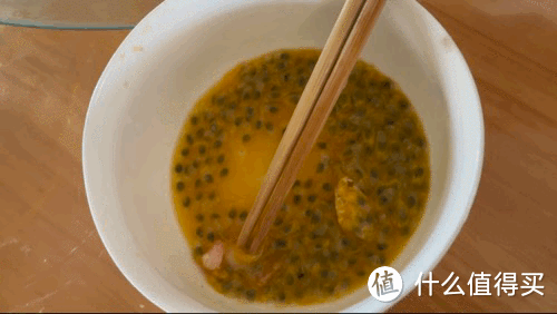 立秋的仪式感自制一份蜂蜜百香果饮品，酸酸甜甜滋味又解暑