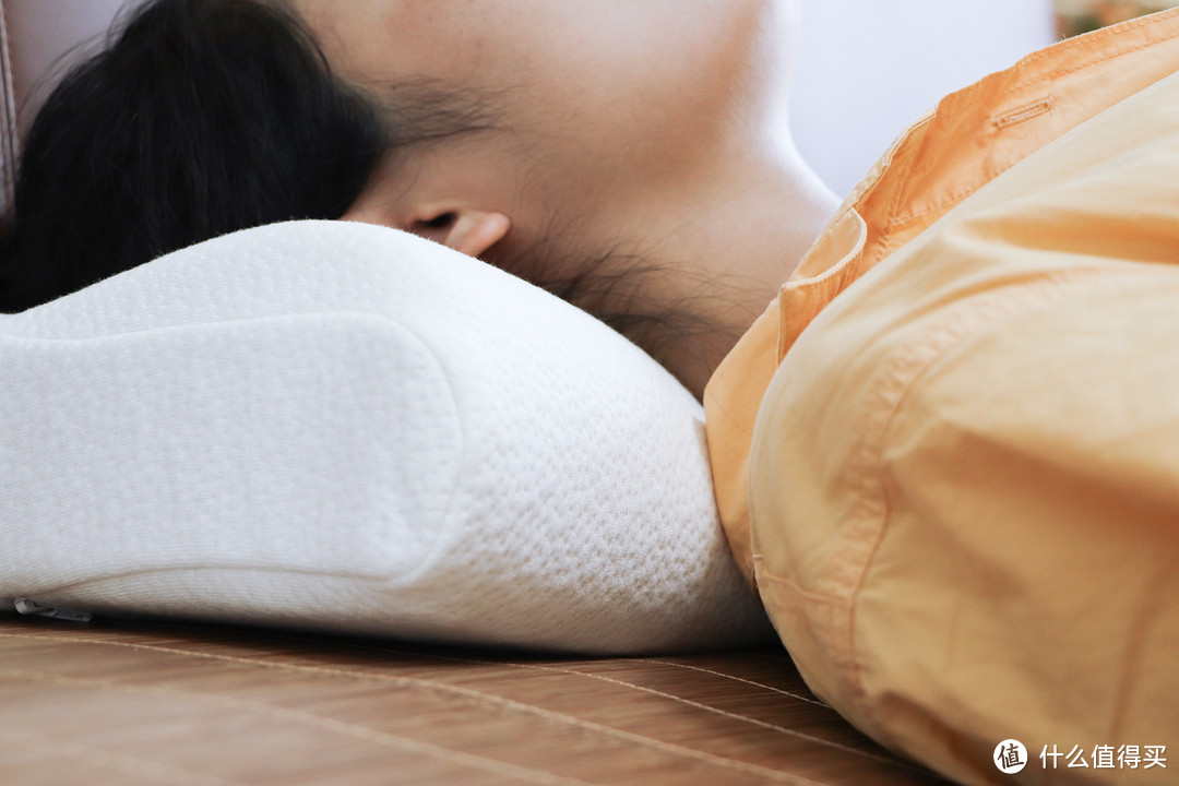 自动调整高度的枕头你见过吗？小白鲸智能枕头体验，缓解肩颈压力