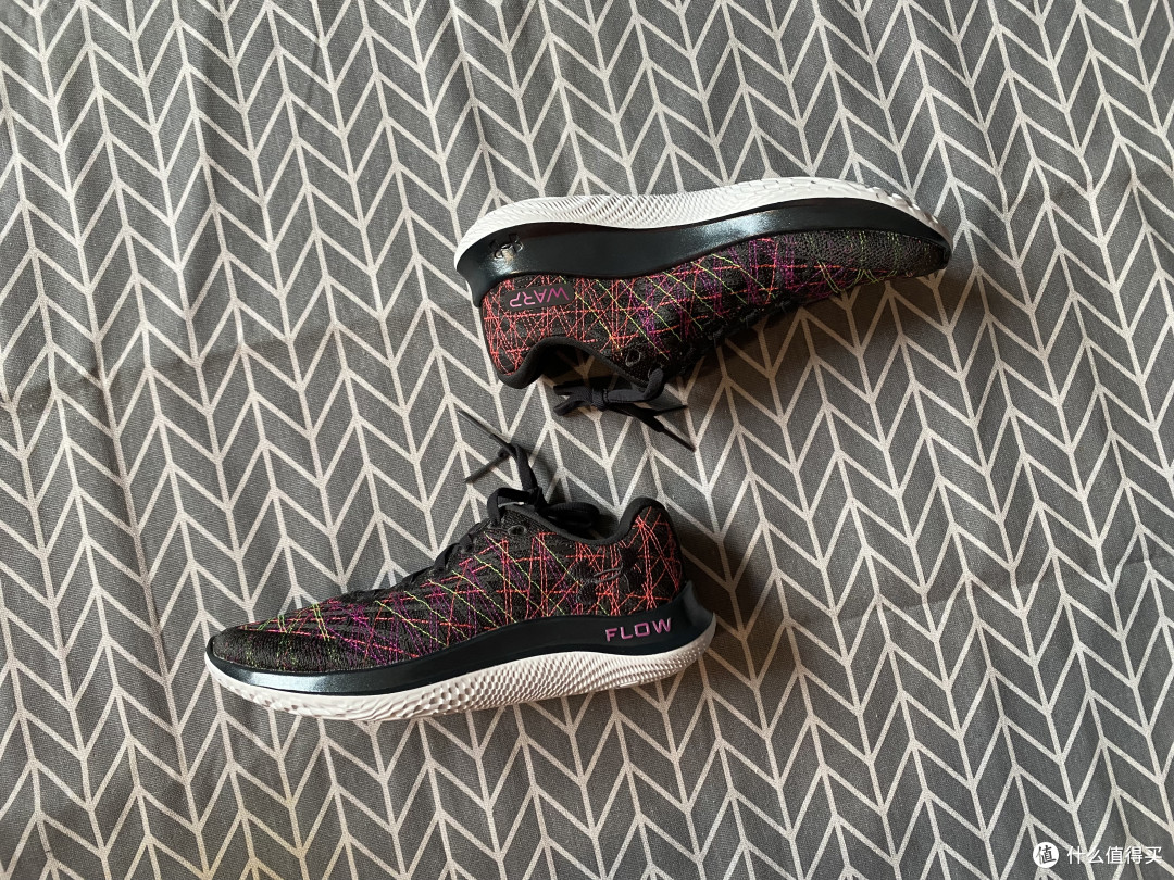 273元入手，Under Armour FLOW VELOCITI跑鞋