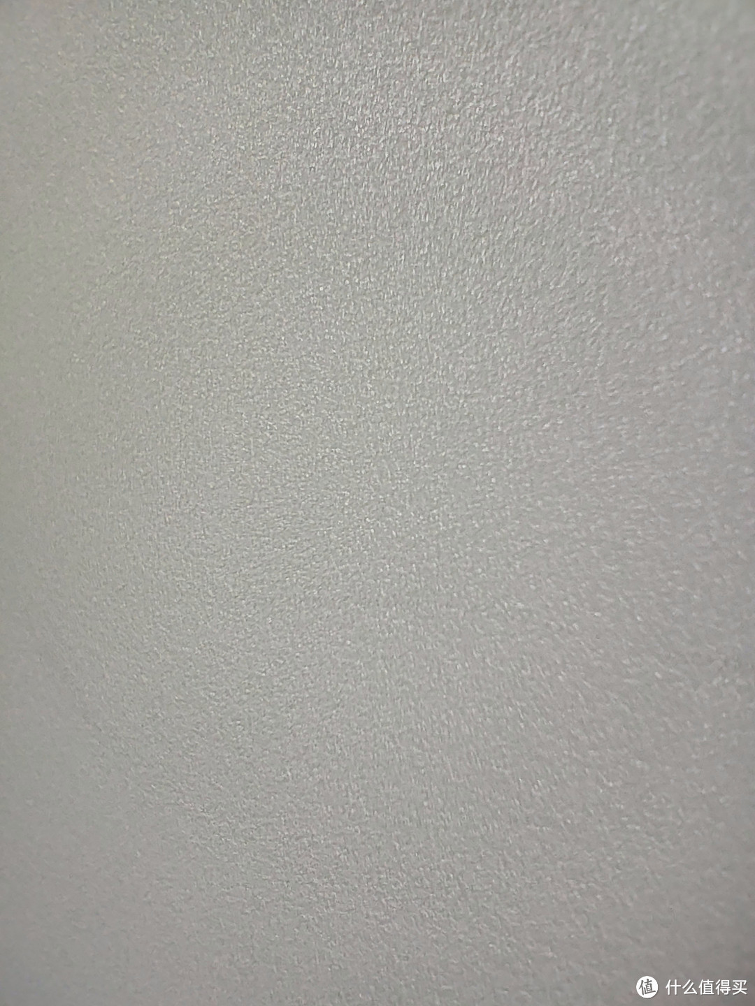 冰箱门正面的白色官方称之为磨砂白。
