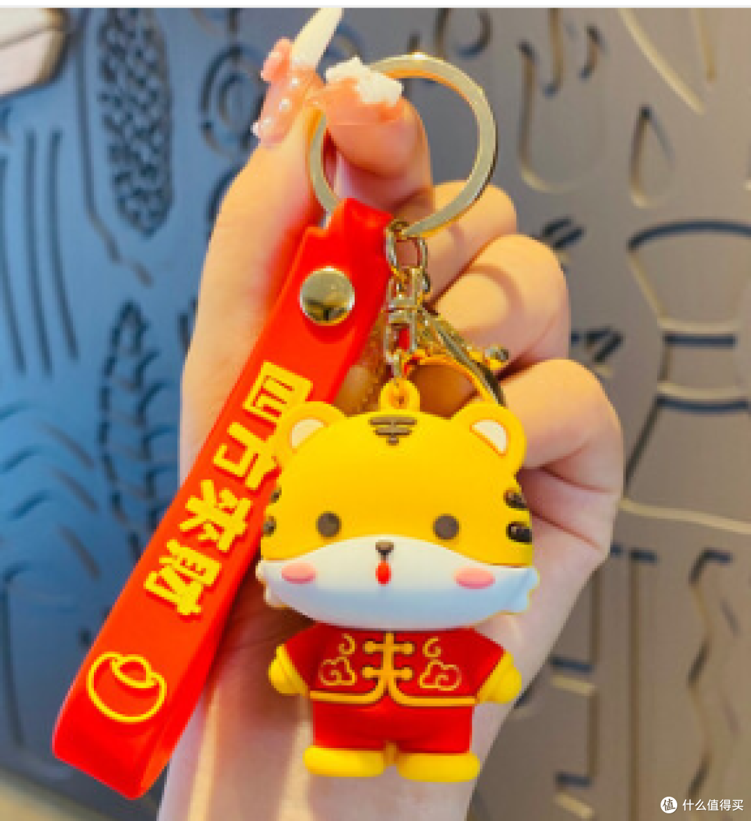 并不是油腻,而是实用才让我们选择携带!带上钥匙扣、钥匙圈,也可以温文尔雅,或是得体大方。