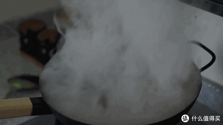 《到站秀》米家新品智能净烟机P1真机体验：能吸油烟PM2.5的厨房新物种 