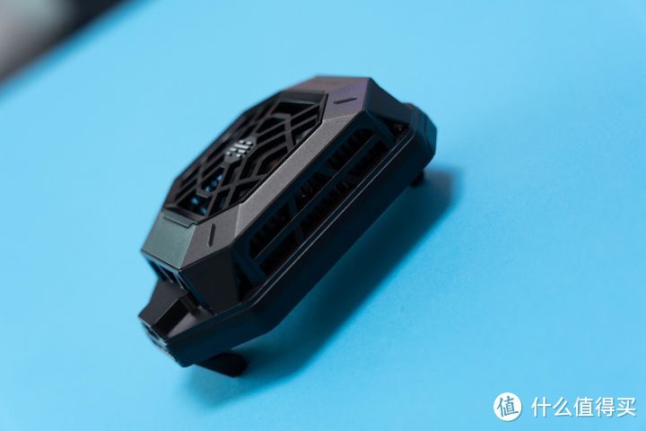 游戏开黑神器,北通千机寒背夹散热器给手机极速降温!