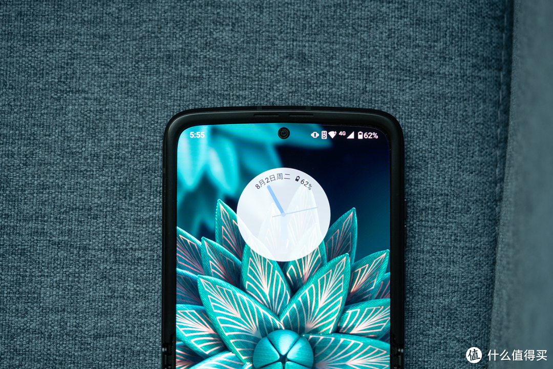 竖向折叠屏只值得「尝鲜」？moto razr 2022 表示不服