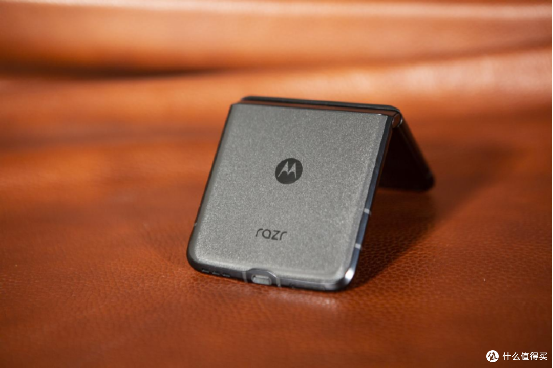 从观感到交互上的全面革新,moto razr 2022体验