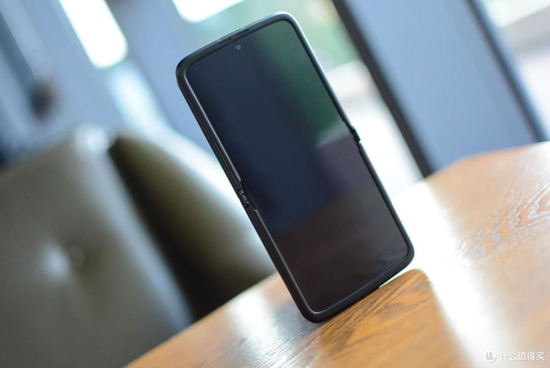 真正可以当作主力机?moto razr 2022评测:5000字告诉你表现如何