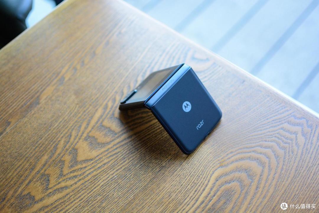 真正可以当作主力机?moto razr 2022评测:5000字告诉你表现如何
