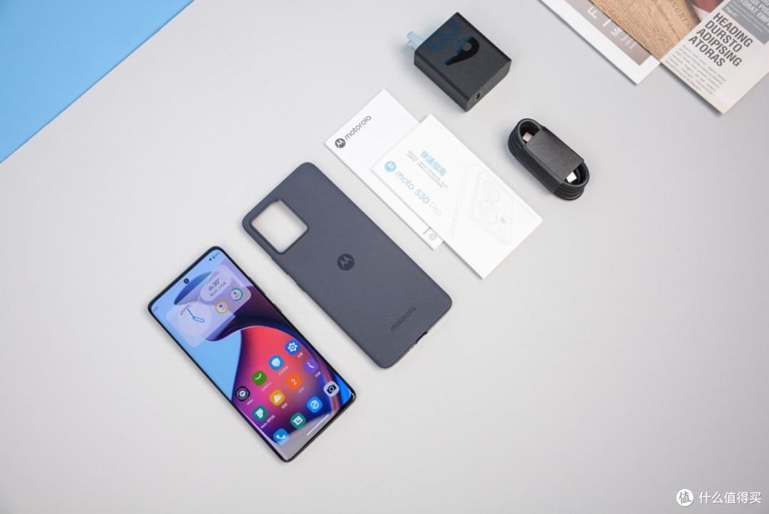 轻薄微曲面屏+光学防抖，中杯旗舰典范，moto S30 Pro评测