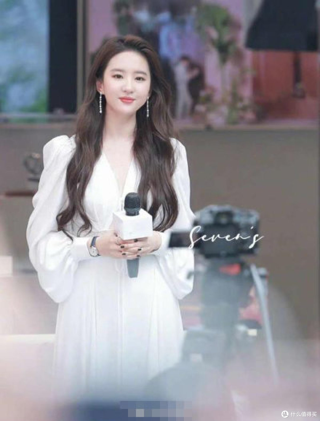 刘亦菲白色长裙生图被夸天仙下凡,普通女孩如何穿出仙气感?