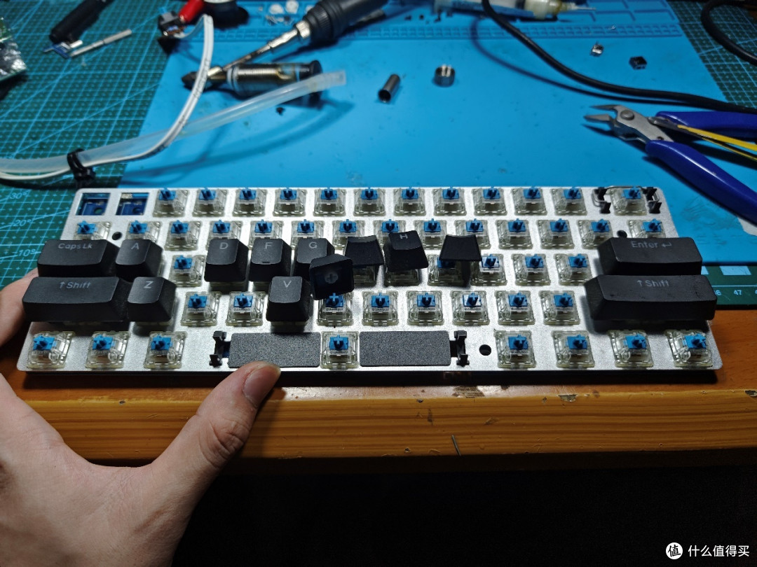 这里已经拆了两个轴体