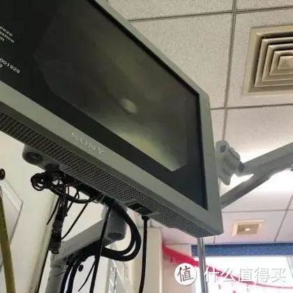 做胃镜时我一声没吭,隐约听到医生聊天说:“这个月最硬汉的……”