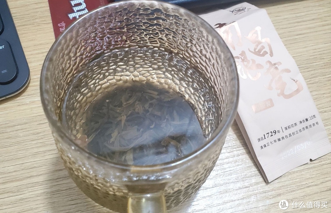 春蕾南昌银毫茉莉花茶，秋意盎然茶香四起