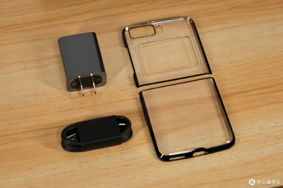 全方位升级的翻盖折叠屏旗舰手机 moto razr 2022款上手体验