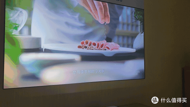 激光电视还得选三星,白墙秒变百吋电视,在家就能享受4k影院视效