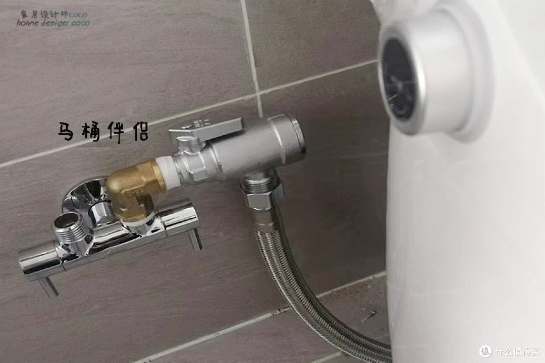 ▲正常应该预留接水口，安装马桶伴侣