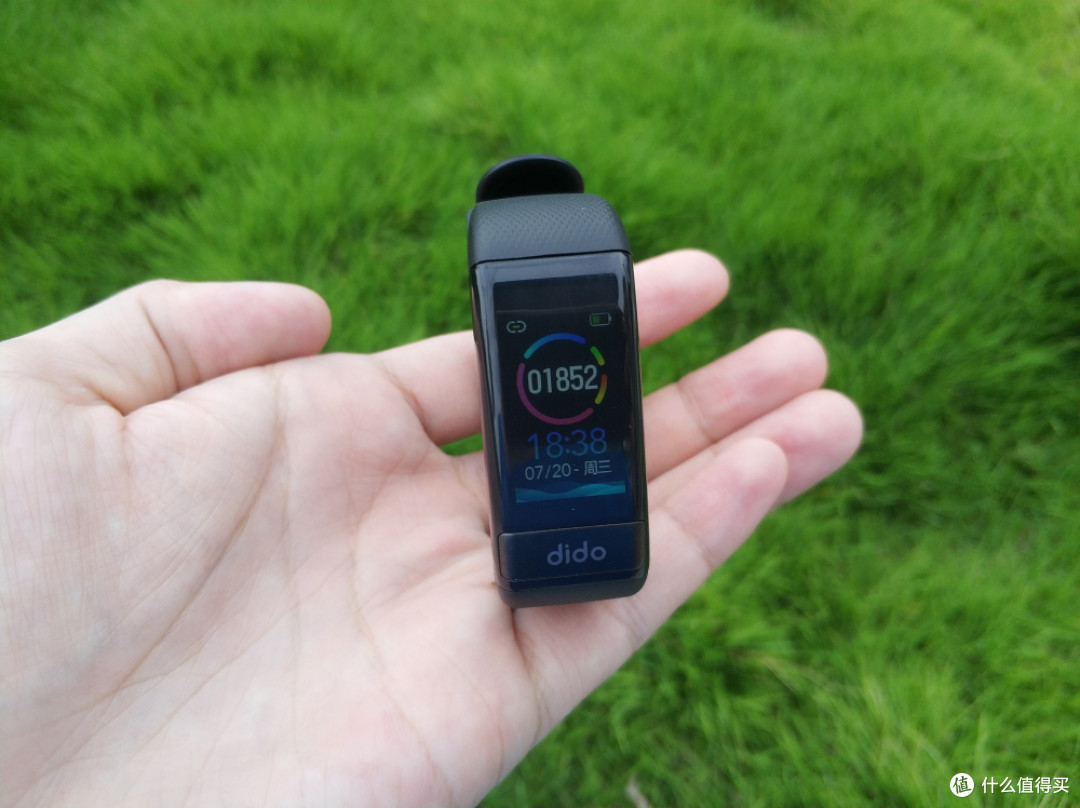 dido Y1智能手环:随时可测心电血压,关注身体健康