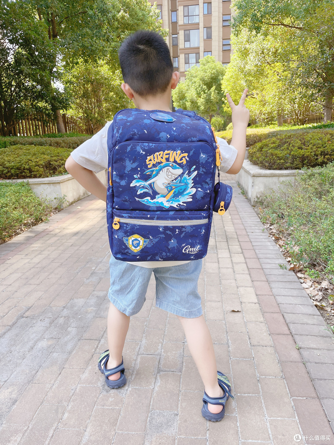 健康护脊,萌动炫酷,孩子的小学升学礼—GMT for Kids玩酷游鲨儿童护脊书包