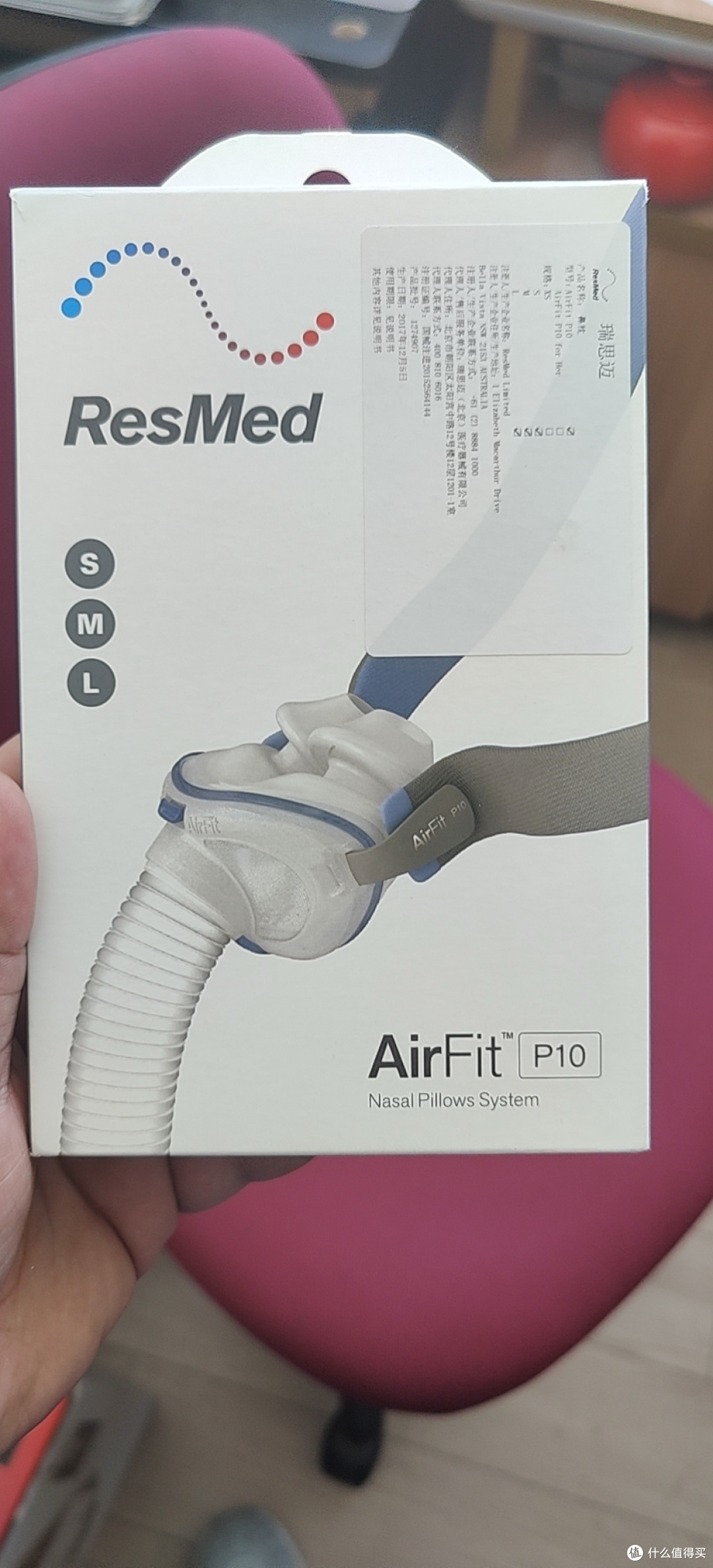 这是瑞思迈鼻枕结构简单,但是易脱落,然后是塞住鼻子有的人不喜欢,有