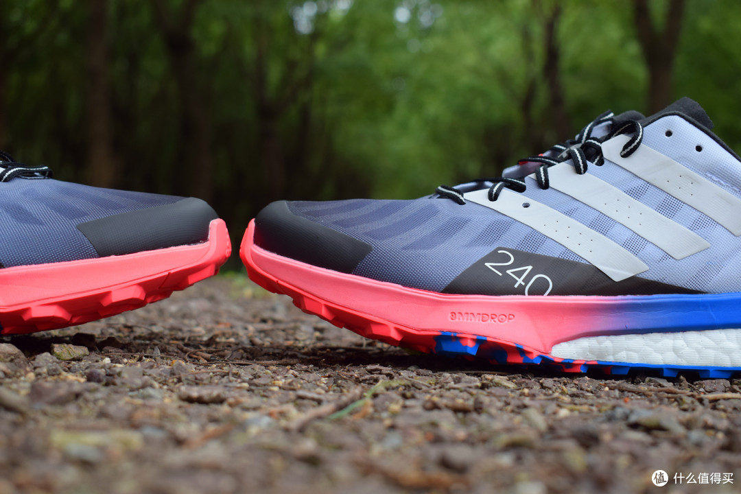 充满竞速属性的adidas TERREX SPEED ULTRA越野跑鞋