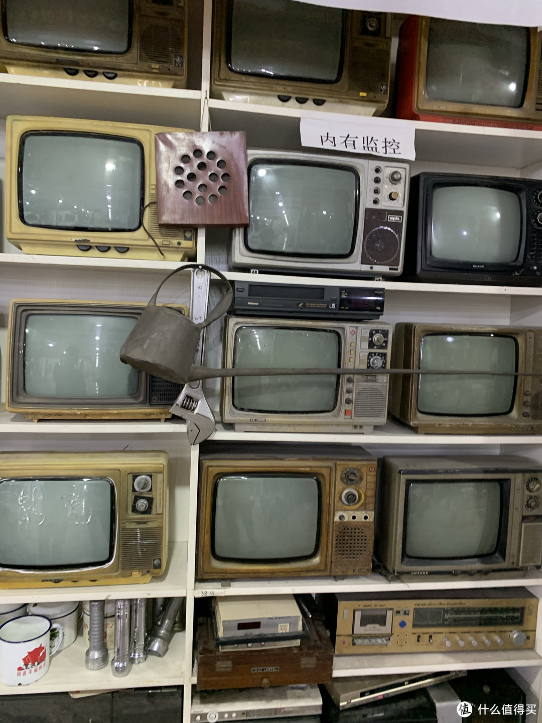 老古董电视机，用来拍照复古风很有感觉