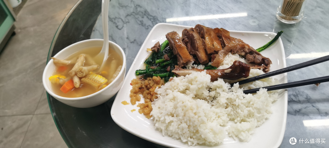 点评找了个附近的金牌烧鹅饭,味道还不错