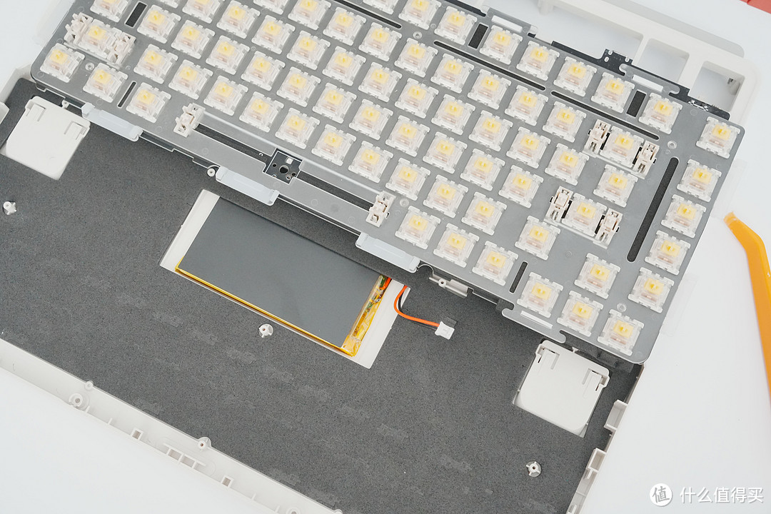 量产键盘的新晋卷王-米物ART Z830三模机械键盘