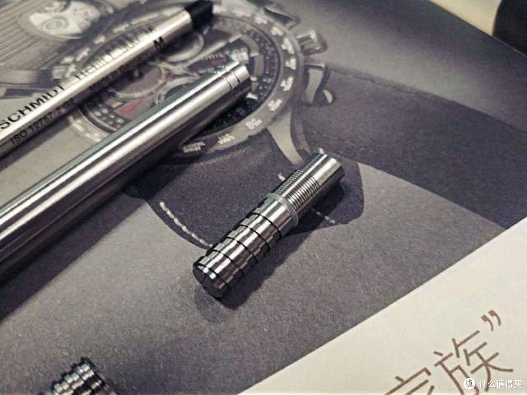 让机械成为艺术:北斗作钛合金旋转笔