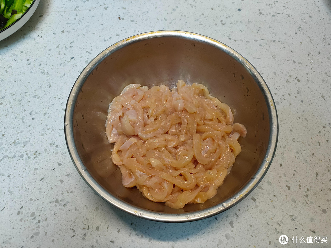 在家炒鱼香肉丝,记住“12345”鱼香汁比例,酸甜微辣,一次成功