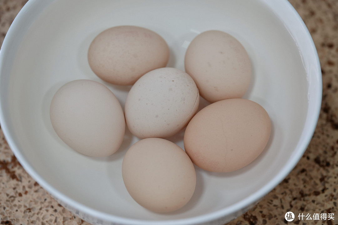 蛋黄为什么会散？蛋清为什么水化？为了找到答案，我一口气买了6种鸡蛋