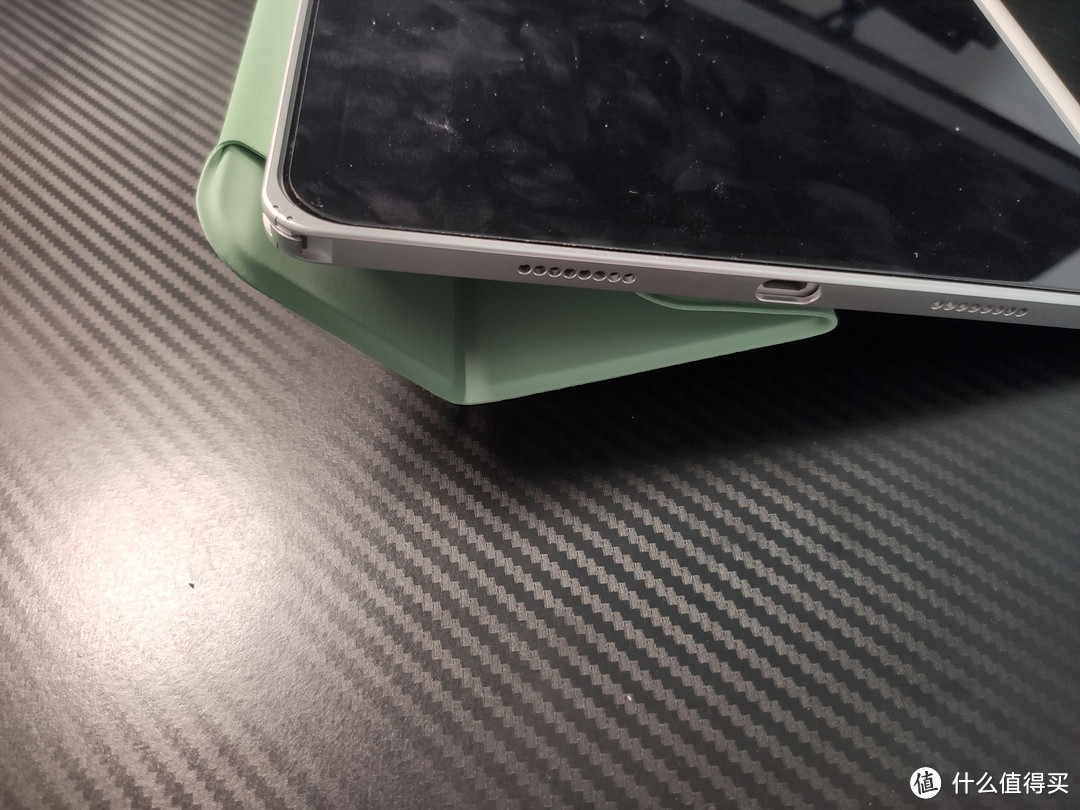 iPad Pro11寸2021款碳纤维保护壳05款书写绘画状态侧视图