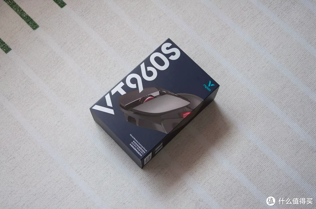 提升了颜值又不输手感，看我买的雷柏VT960S无线游戏鼠标