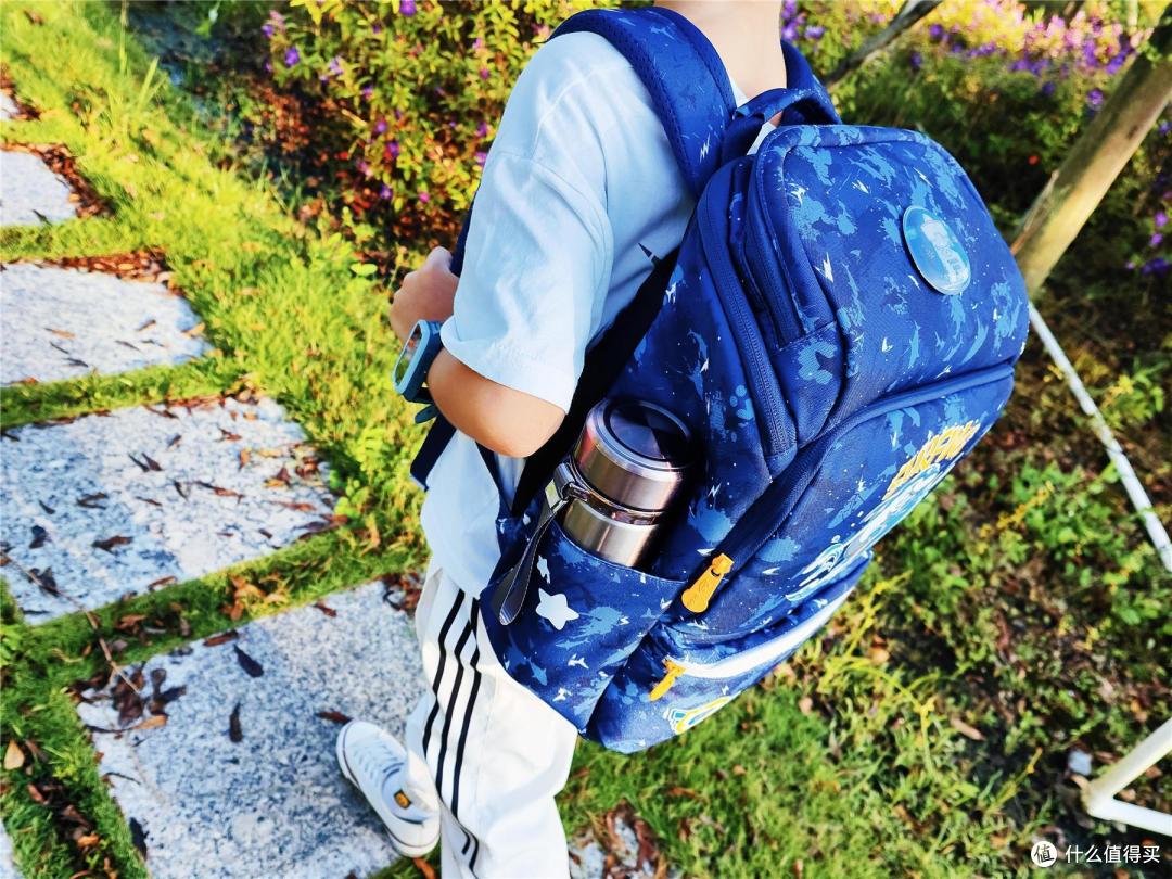 开学季为孩子选择这个小学生儿童护脊书包，快乐成长绝对错不了