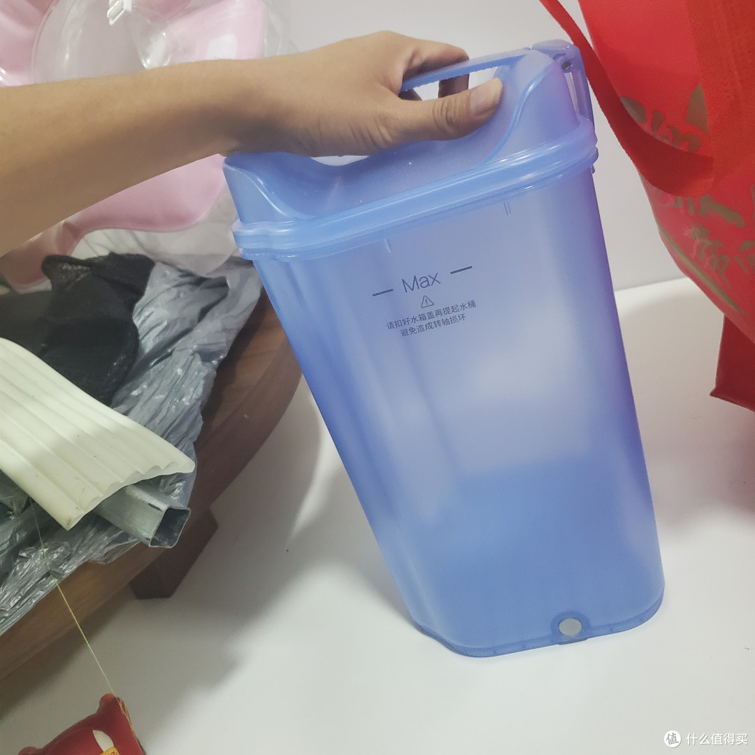 水箱那么大，重量感受下