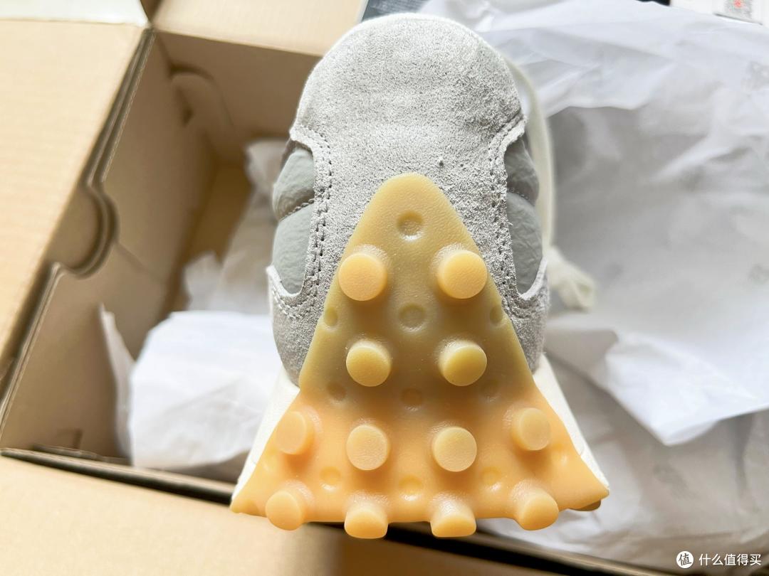 再入灰色NB 327,还没穿几次New Balance 997又遭嫌弃