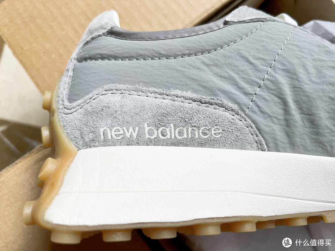 再入灰色NB 327，还没穿几次New Balance 997又遭嫌弃