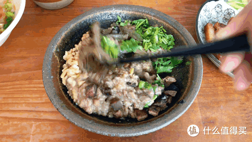 把拌料搅拌均匀
