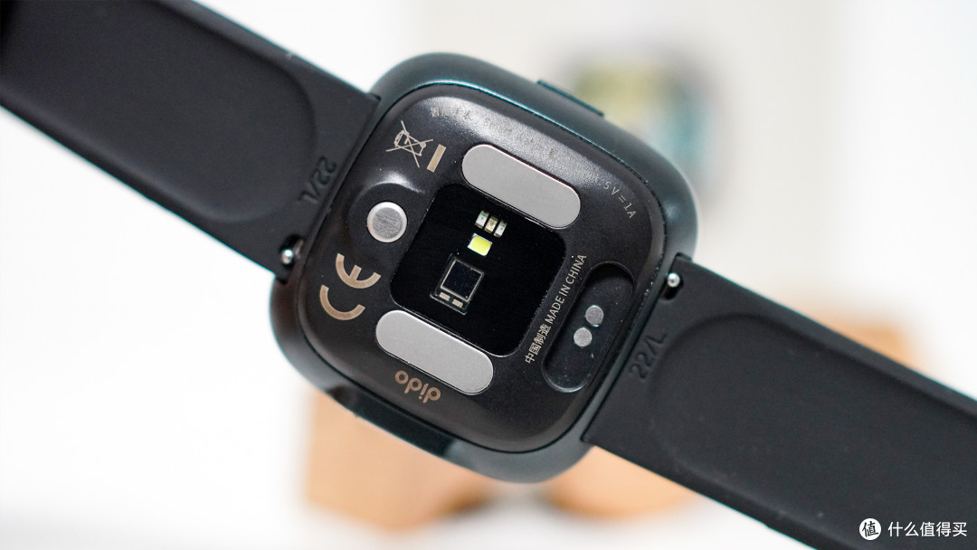 还有充电磁吸口口,可以说,这一块算是手表的硬件核心了
