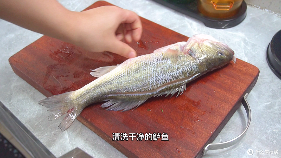为什么做清蒸鱼不能放盐和料酒？很多人不清楚，看看老厨师怎么说