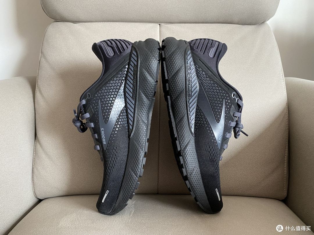 黑武士跑鞋,BROOKS Adrenaline GTS 22
