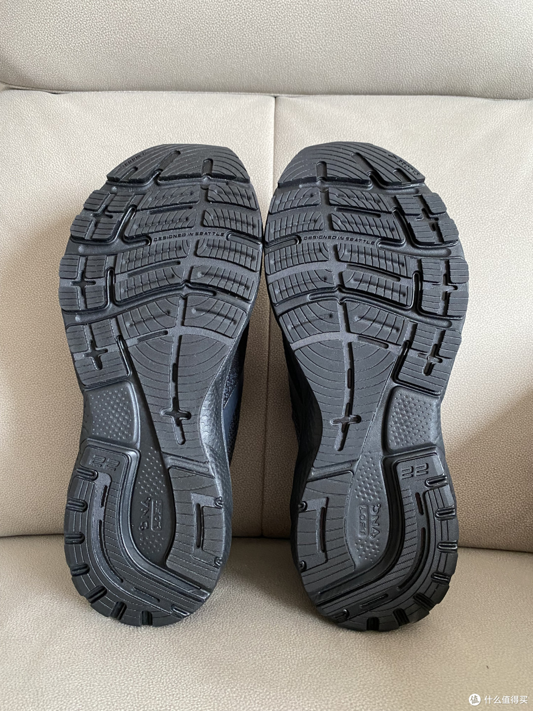 黑武士跑鞋,BROOKS Adrenaline GTS 22