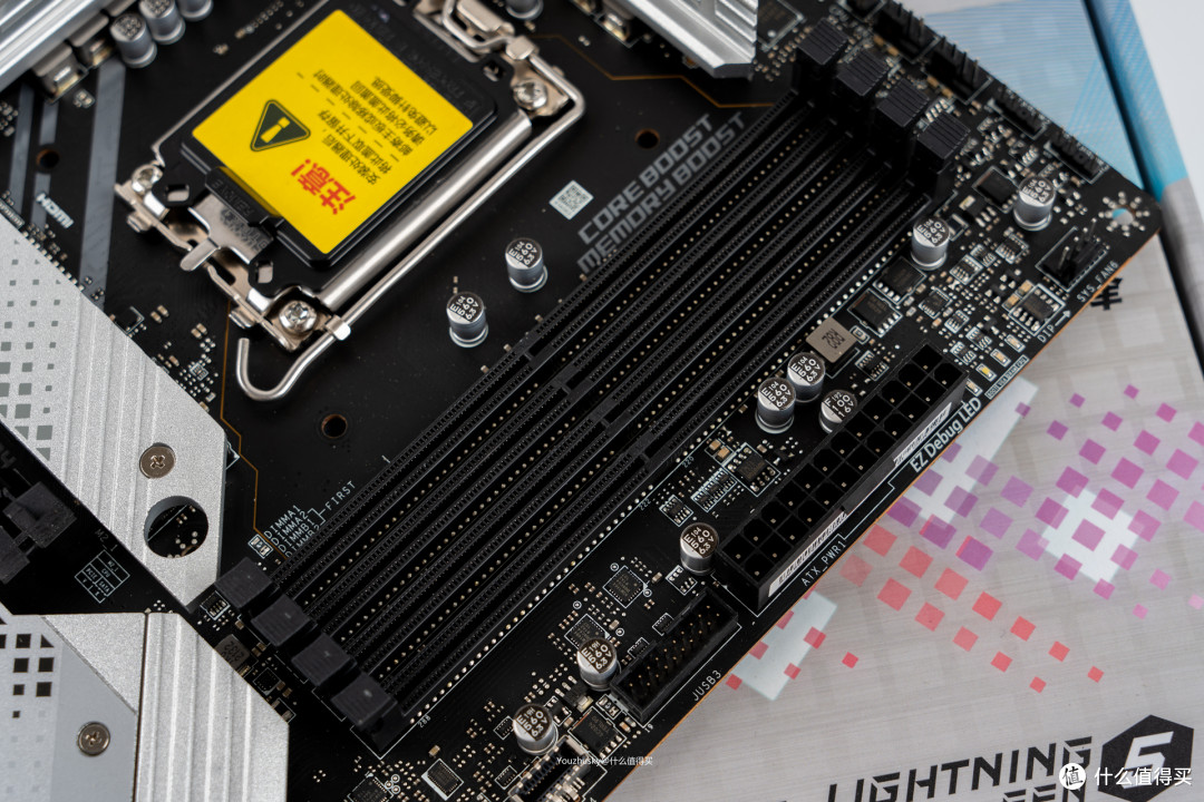 四条双向卡扣的ddr4 插槽,最大支持单条32g ddr4,最高支持128g ddr4