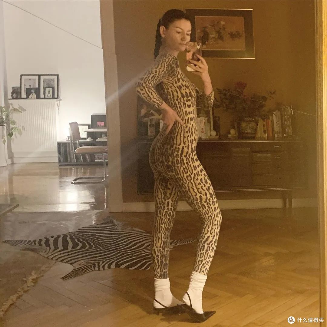 穿得一样长得也一样，这样的“时尚趋势”你们还没厌烦吗？