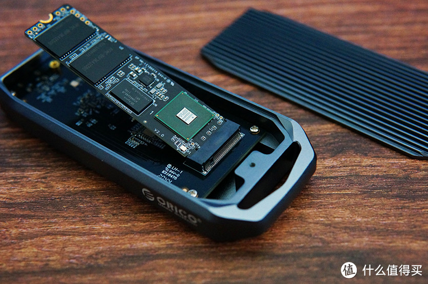 博帝蟒龙VP4300 PCIe4.0 SSD体验:速度快,散热强